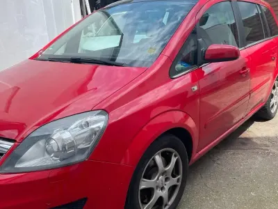Gebraucht Opel Zafira 150 PS (110 kW) 2008 Rot Van / Kleinbus