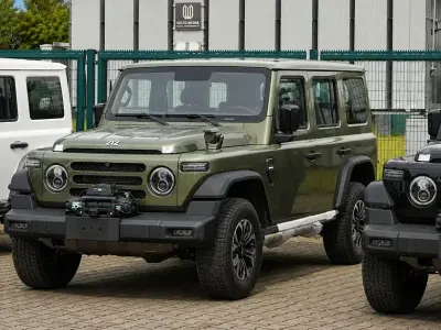 Neu BAW 212 166 PS (122 kW) 2026 Schwarz SUV