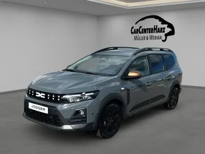 Neu Dacia Jogger Extreme 122 PS (89 kW) 2026 Grau Van / Kleinbus