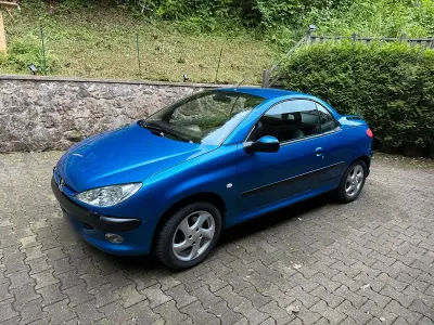 Gebraucht Peugeot 206 CC 109 PS (80 kW) 2001 Blau Cabrio
