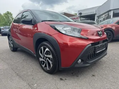 Gebraucht Toyota Aygo X 72 PS (52 kW) 2025 Rot SUV