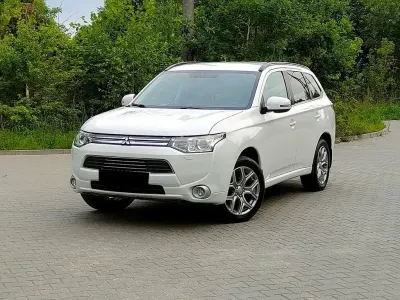 Gebraucht Mitsubishi Outlander P-HEV Top 121 PS (88 kW) 2014 Weiß SUV