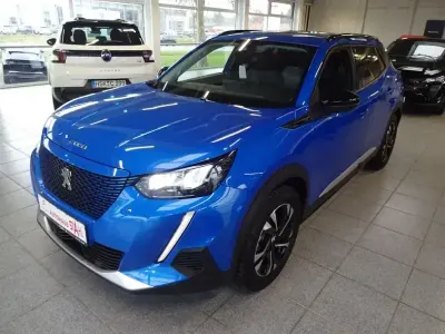 Second-hand Peugeot e-2008 Allure 100 kW (136 CP) 2022 Albastru SUV