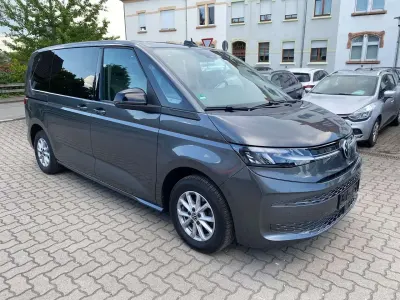Gebraucht VW Multivan Life 136 PS (100 kW) 2022 Indiumgrau Van / Kleinbus