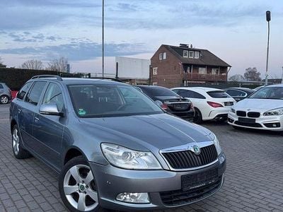 Grau Gebraucht 2013 Skoda Octavia Elegance Kombi | 5.300 € (Guter Preis)