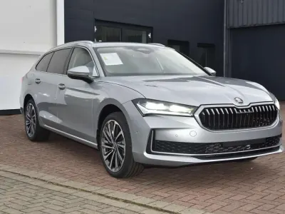 Neu Skoda Superb LAURIN & KLEMENT 204 PS (150 kW) 2025 Aluminium silber metallic Kombi
