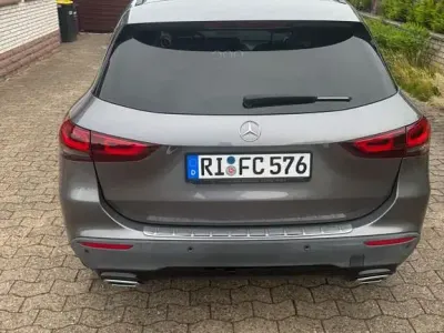 Gebraucht Mercedes GLA200 163 PS (119 kW) 2021 Grau SUV