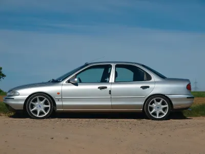 Gebraucht Ford Mondeo Ghia 115 PS (84 kW) 1994 Silber Limousine