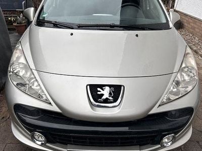 Gebraucht Peugeot 207 95 PS (69 kW) 2009 Grau Limousine