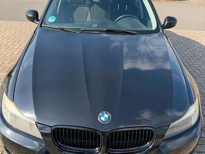 Gebraucht BMW 320 177 PS (130 kW) 2010 Schwarz Limousine