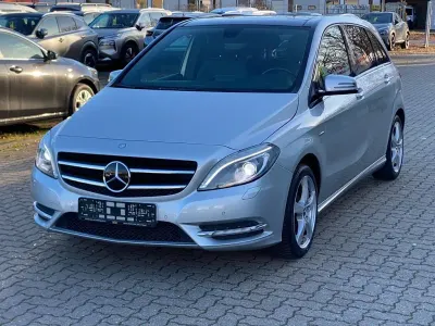 Gebraucht Mercedes B200 Night 156 PS (114 kW) 2012 Silber Kleinwagen