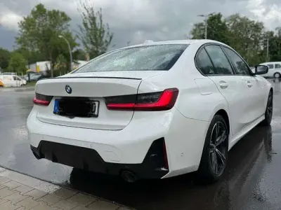 Gebraucht BMW 320 M Sport 190 PS (139 kW) 2023 Weiß Limousine