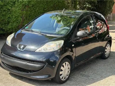 Gebraucht Peugeot 107 70 PS (51 kW) 2008 Schwarz Kleinwagen
