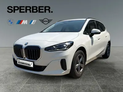 Gebraucht BMW 220 156 PS (114 kW) 2025 Weiß Van / Kleinbus