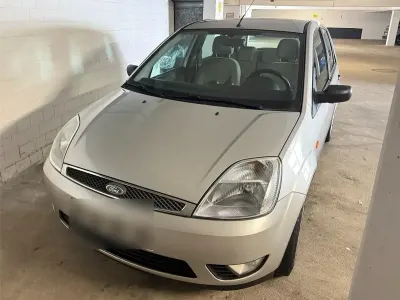 Gebraucht Ford Fiesta Ghia 101 PS (74 kW) 2005 Silber Kleinwagen