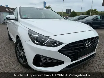 Gebraucht Hyundai i30 Comfort 120 PS (88 kW) 2022 Weiß Limousine