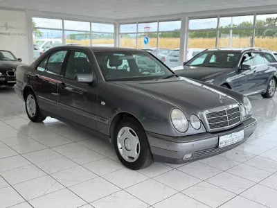 Gebraucht Mercedes E240 170 PS (125 kW) 1998 Grau Limousine