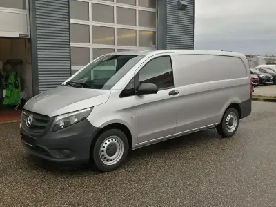 Używany Mercedes Vito 114 KM (83 kW) 2019 Srebrny Van