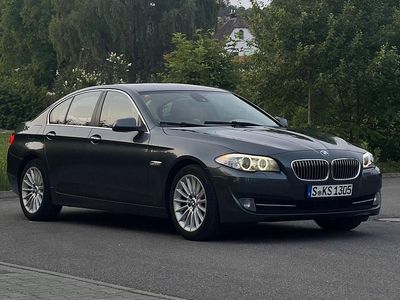 Grau Gebraucht 2011 BMW 520 Performance Limousine | 10.699 € (Fairer Preis)