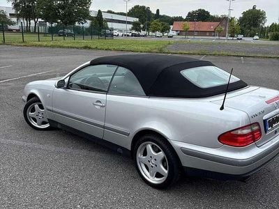 Usata Mercedes CLK320 Elegance 218 CV (160 kW) 1999 Argento Cabrio