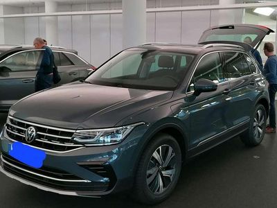 Gebraucht VW Tiguan Elegance 150 PS (110 kW) 2023 Grau SUV