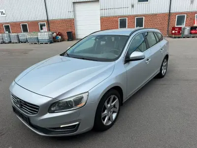 Gebraucht Volvo V60 Momentum 163 PS (119 kW) 2014 Silber Kombi