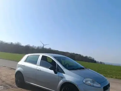 Gebraucht Fiat Grande Punto 65 PS (47 kW) 2008 Silber Kleinwagen