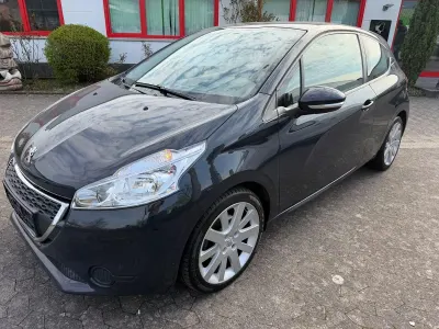 Gebraucht Peugeot 208 Allure 99 PS (72 kW) 2015 Grau Kleinwagen