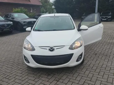Gebraucht Mazda 2 75 PS (55 kW) 2012 Weiß Kleinwagen