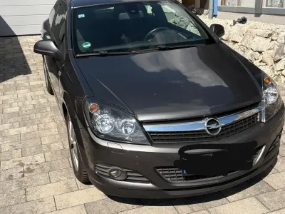 Gebraucht Opel Astra GTC Sport 116 PS (85 kW) 2010 Grau Coupé