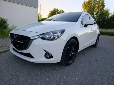 Gebraucht Mazda 2 90 PS (66 kW) 2015 Weiß Kleinwagen