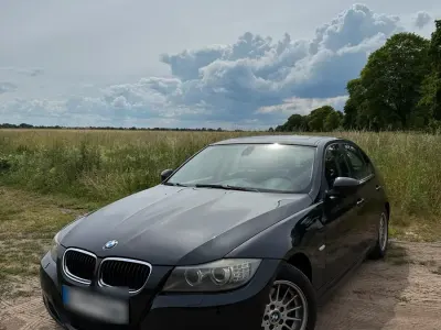 Gebraucht BMW 320 170 PS (125 kW) 2009 Schwarz Limousine