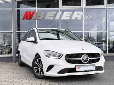 Gebraucht Mercedes B180 136 PS (100 kW) 2024 Polarweiss Van / Kleinbus