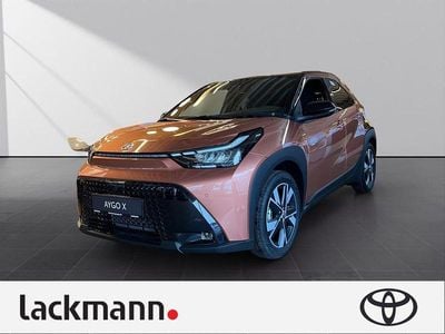 Neu Toyota Aygo X 117 PS (86 kW) 2026 Urban khaki (6x3)/ black mica SUV
