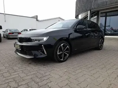 Używany Opel Astra Ultimate 181 KM (133 kW) 2022 Czarny Sedan/Limuzyna
