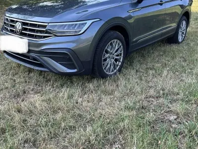 Gebraucht VW Tiguan Allspace Life 150 PS (110 kW) 2023 Grau SUV