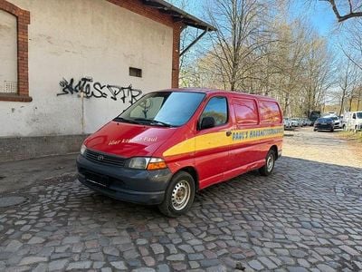 Usado Toyota HiAce 103 CV (75 kW) 2005 Rojo Monovolumen