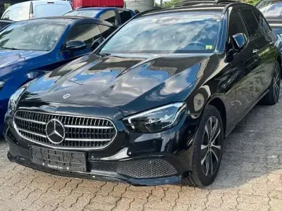 Gebraucht Mercedes E300 194 PS (142 kW) 2022 Schwarz Limousine