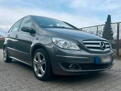 Usata Mercedes B200 140 CV (102 kW) 2008 Grigio Monovolume