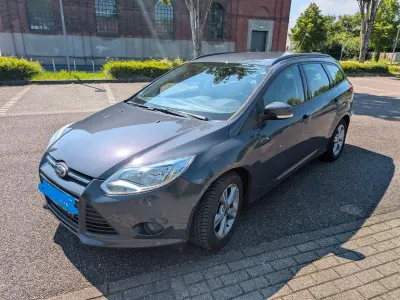 Gebraucht Ford Focus 100 PS (73 kW) 2014 Andere farben Kombi