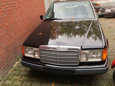 Schwarz Gebraucht 1990 Mercedes 200 Limousine | 3.990 €