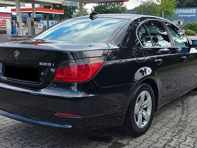 BMW 523