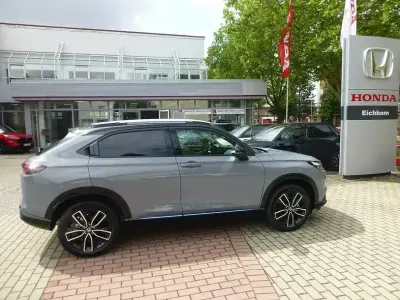Neu Honda HR-V Hybrid 131 PS (96 kW) 2026 Urban grau met. SUV