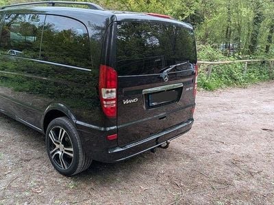 Second-hand Mercedes Viano 163 CP (119 kW) 2011 Negru Monovolum