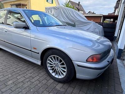 BMW 523