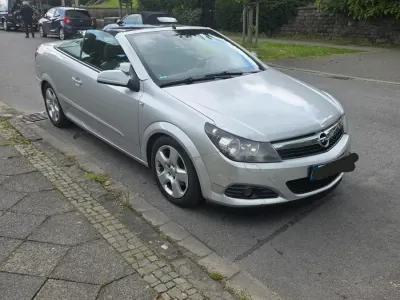 Używany Opel Astra Cabriolet 140 KM (102 kW) 2007 Srebrny Kabriolet