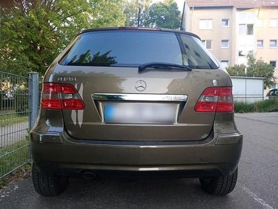 Gebraucht Mercedes 180 109 PS (80 kW) 2011 Grün Limousine