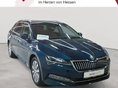 Gebraucht Skoda Superb Style 150 PS (110 kW) 2023 Lavablau metallic Kombi