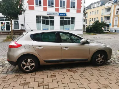 Używany Renault Mégane Luxe 131 KM (96 kW) 2011 Beżowy Sedan/Limuzyna