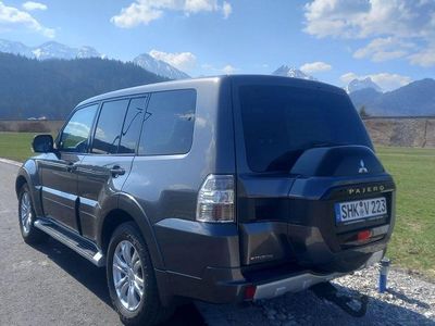 Usata Mitsubishi Pajero Diamant Edition 190 CV (139 kW) 2015 Grigio SUV